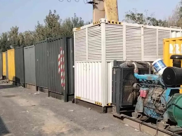 博厚镇200KW柴油发电机机组每小时油耗是多少？